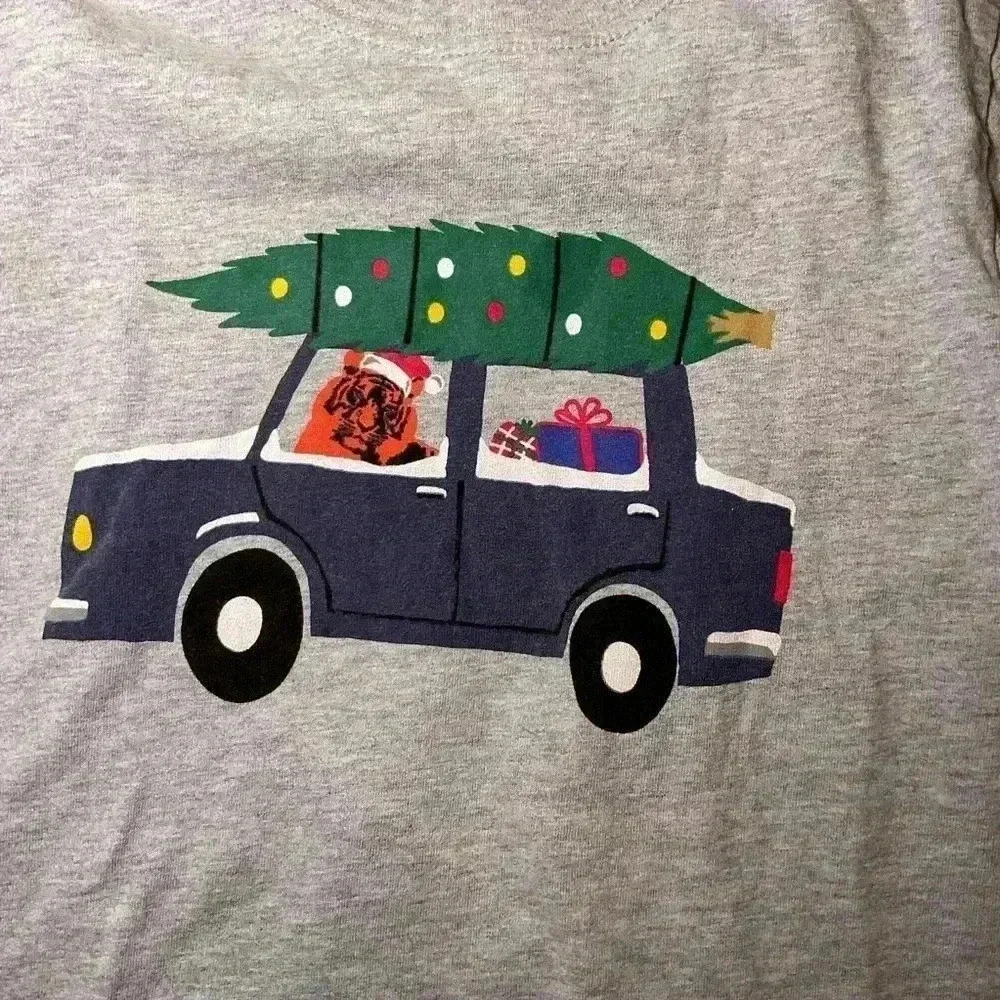 Hanna Andersson Gray Kids Shirt “Tiger Tree” with Car and Christmas Tree. 6-7